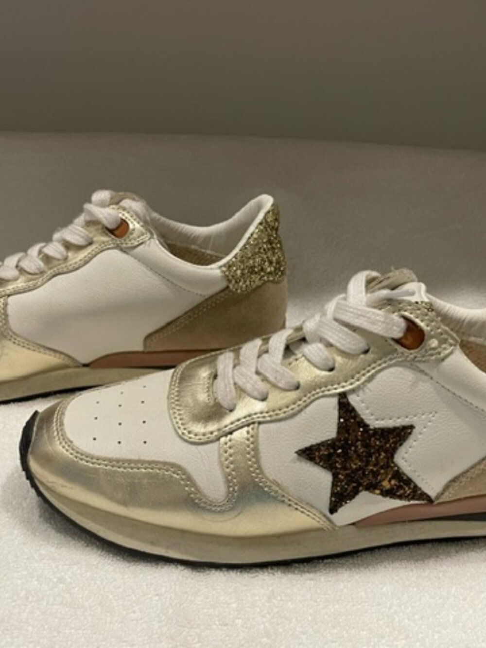 Vintage Havana  Glitter Star Sneakers in Gold/white Multi 8.5M